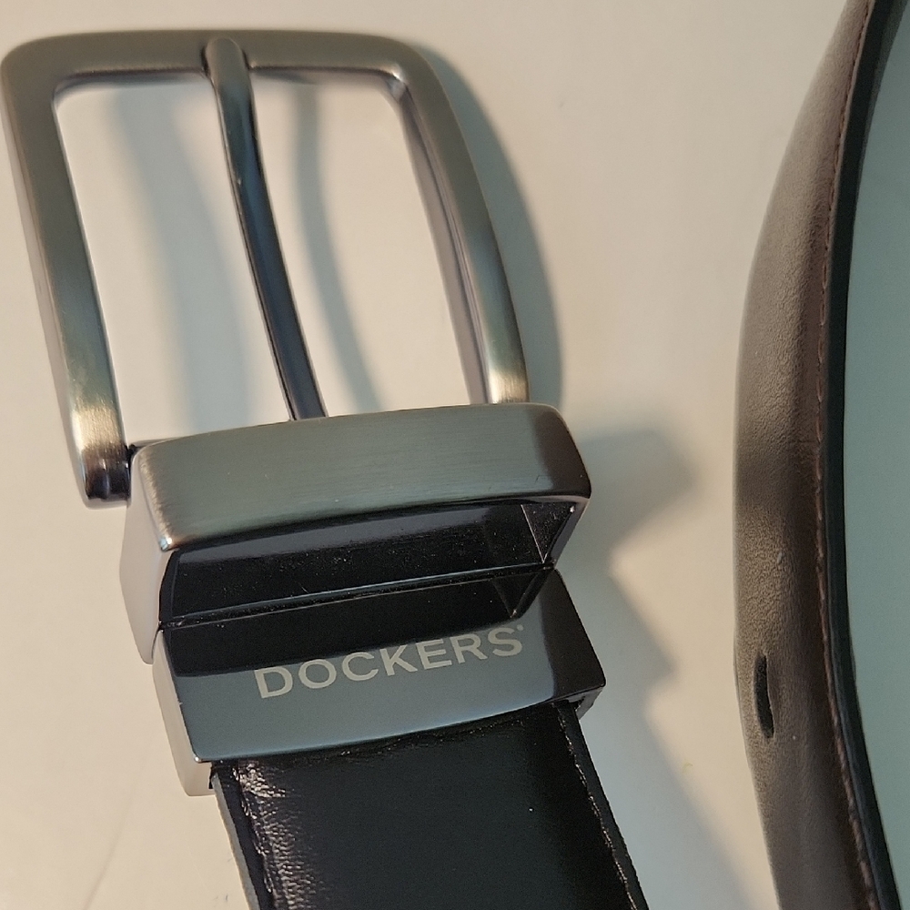 Dockers Mens Belt Size 44 RevereableBrown Black Belt with Silver Buckle